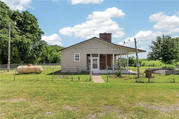 10784 70th ST, Chetopa, KS 67336