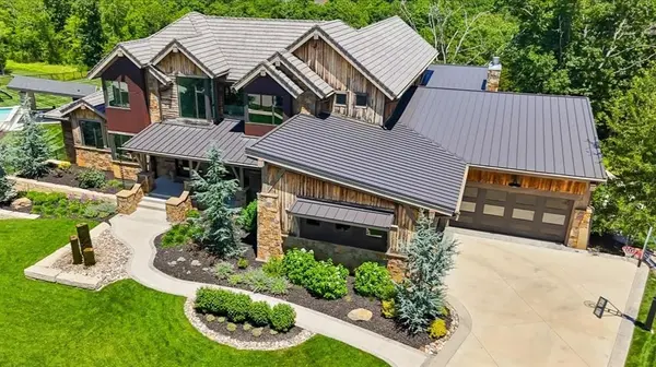21205 W 94th TER, Lenexa, KS 66220