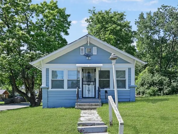2917 E 61st ST, Kansas City, MO 64130