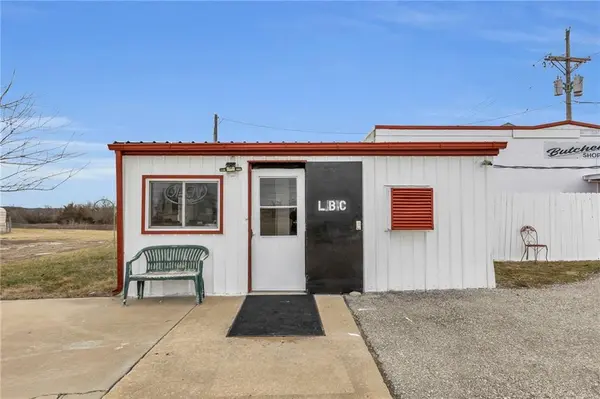 25400 W 319th ST, Paola, KS 66071