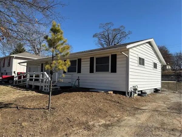 7525 E 52nd ST, Kansas City, MO 64129