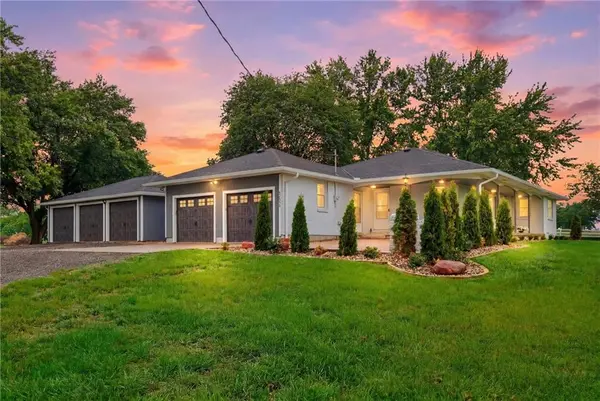 17341 N 158th ST, Basehor, KS 66007