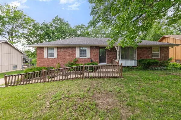 6820 Wildwood DR, Raytown, MO 64133