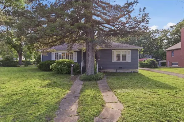 105 N 8th ST, Fredonia, KS 66736