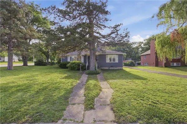 105 N 8th ST, Fredonia, KS 66736