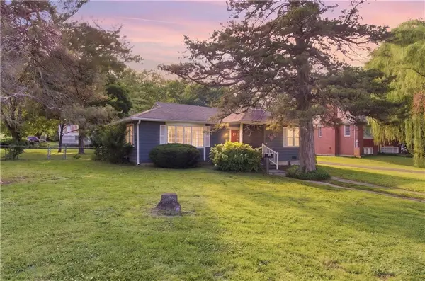 105 N 8th ST, Fredonia, KS 66736