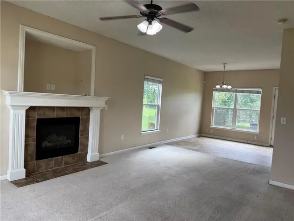 1015 Tamarisk DR, Leavenworth, KS 66048