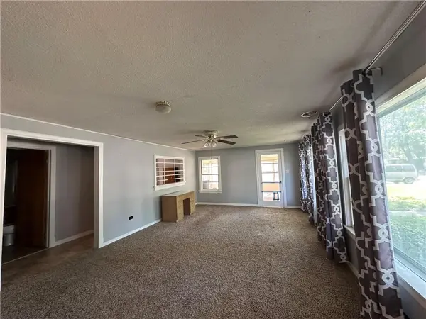1820 South ST, Lexington, MO 64067
