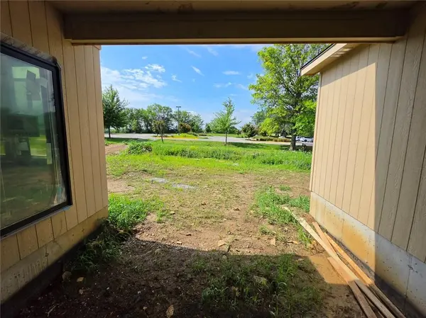 13044 S Constance ST, Olathe, KS 66062