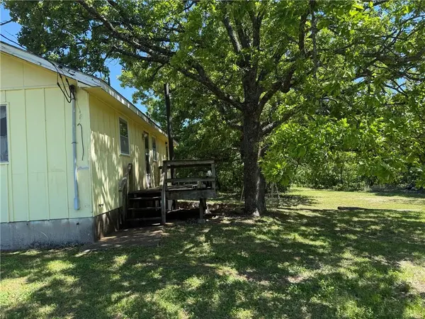 33486 7 HWY, Edwards, MO 65326