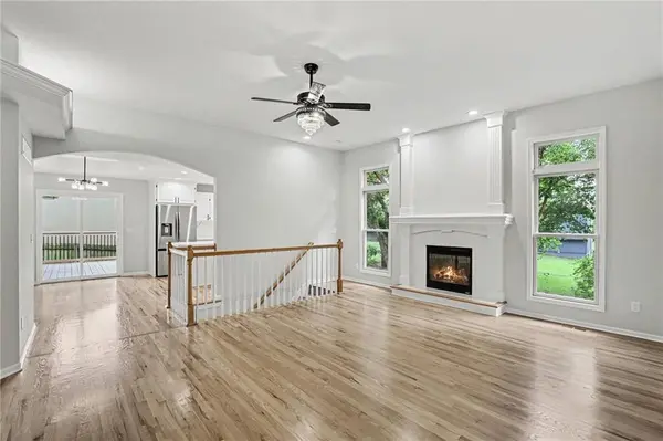 414 Eagle Glen DR, Raymore, MO 64083