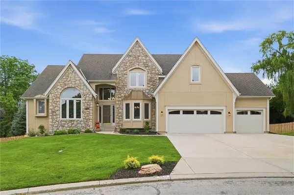 9019 W 139th TER, Overland Park, KS 66221