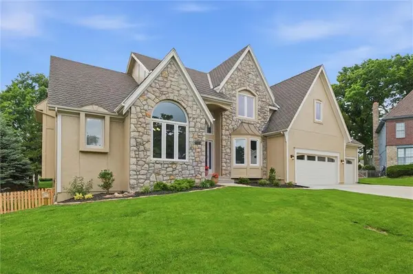 9019 W 139th TER, Overland Park, KS 66221