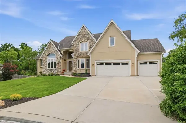 9019 W 139th TER, Overland Park, KS 66221