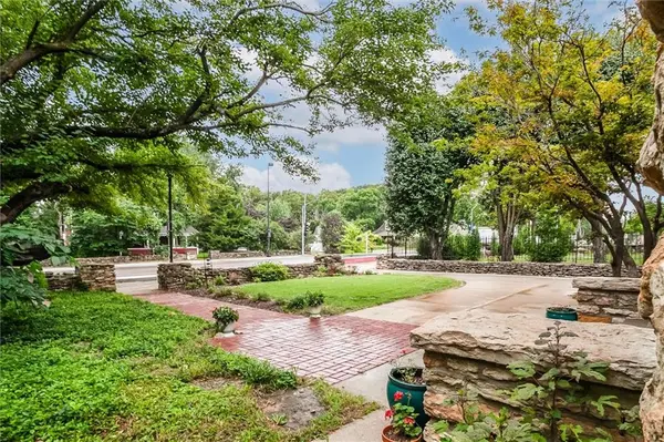 612 Emanuel Cleaver II BLVD, Kansas City, MO 64110