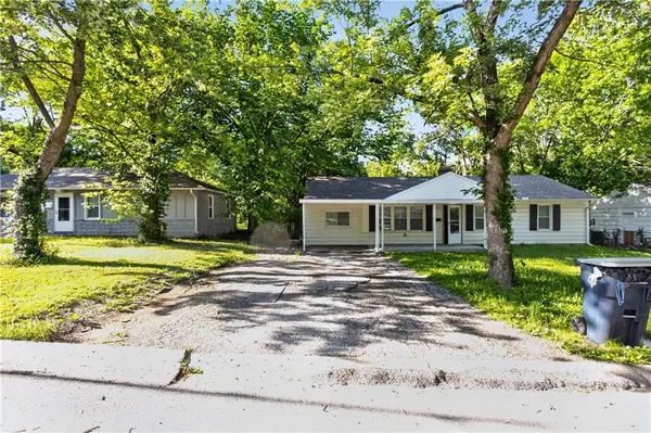 8212 E 111th TER, Kansas City, MO 64134