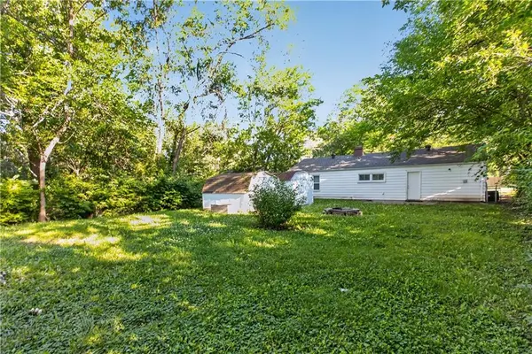8212 E 111th TER, Kansas City, MO 64134
