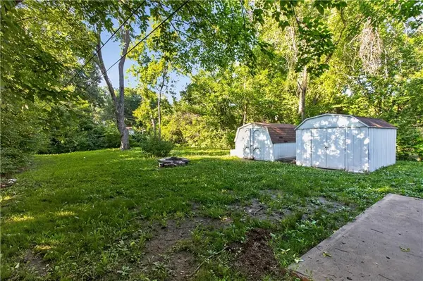 8212 E 111th TER, Kansas City, MO 64134