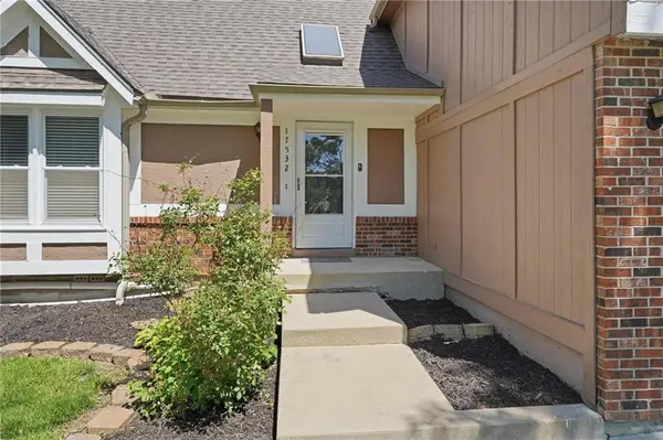 17532 W 116th ST, Olathe, KS 66061