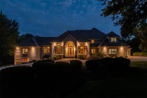 425 NE Saint Andrews CIR, Lee's Summit, MO 64064