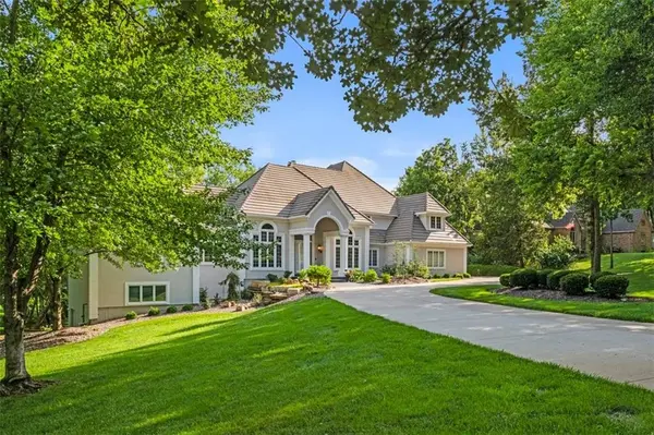 425 NE Saint Andrews CIR, Lee's Summit, MO 64064