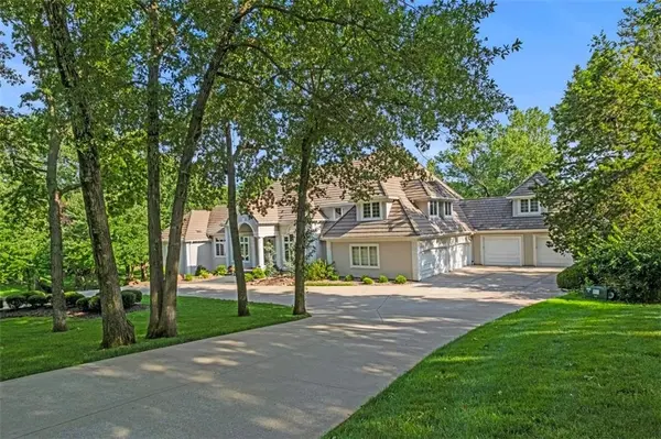 425 NE Saint Andrews CIR, Lee's Summit, MO 64064