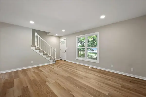 406 E 11th ST, Kearney, MO 64060