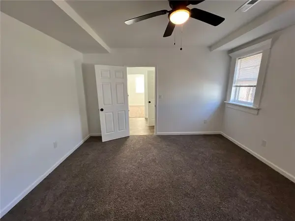 2019 Sunset DR, Oak Grove, MO 64075