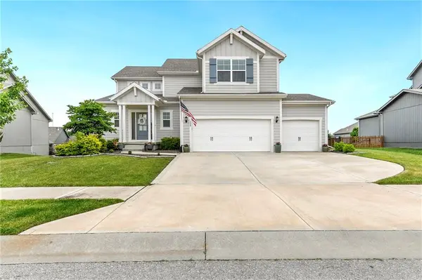 124 SE Briar Valley LN, Blue Springs, MO 64064