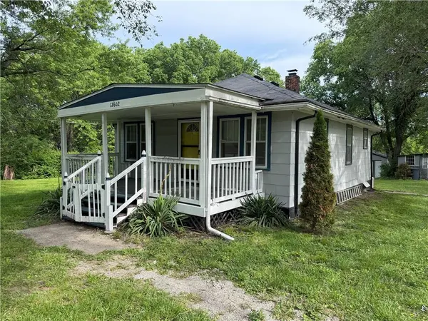 12602 E 37th ST #N, Sugar Creek, MO 64050