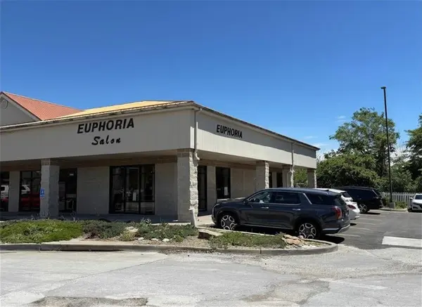 8327 N Congress AVE, Kansas City, MO 64152