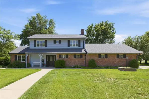 308 Canary LN, Iola, KS 66749