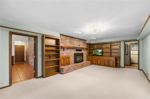 308 Canary LN, Iola, KS 66749