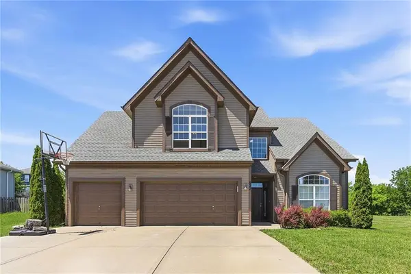 622 Johnston Pkwy, Raymore, MO 64083