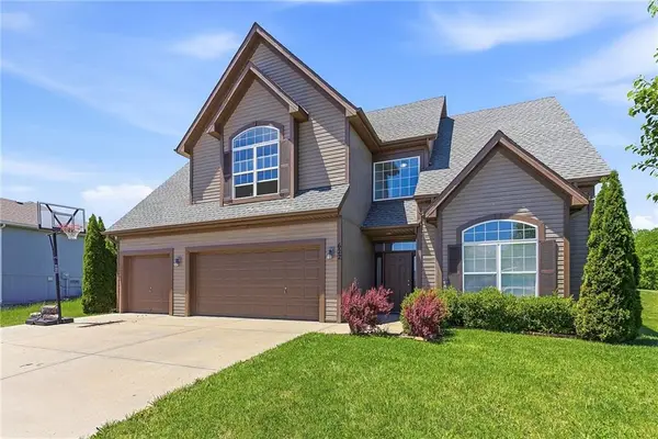 622 Johnston Pkwy, Raymore, MO 64083