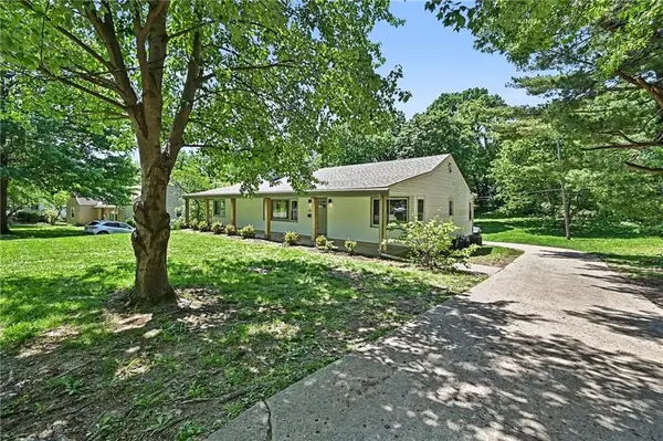 613 E Red RD, Independence, MO 64055