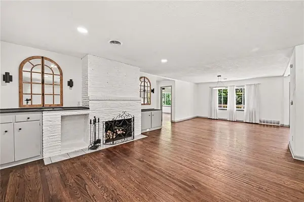 613 E Red RD, Independence, MO 64055