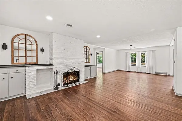613 E Red RD, Independence, MO 64055