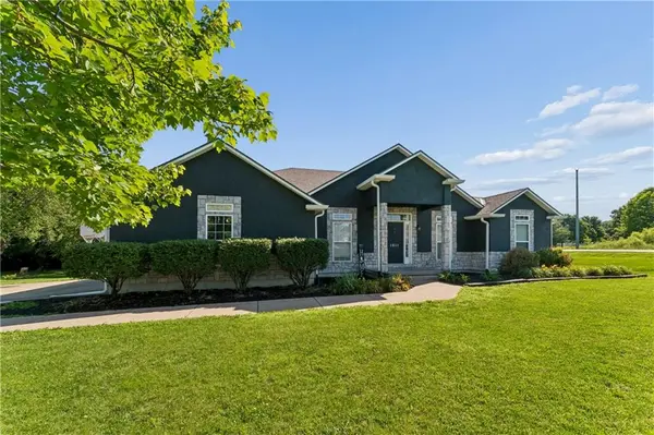 1611 Deer Run RD, Oak Grove, MO 64075