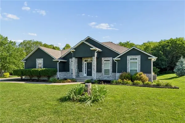 1611 Deer Run RD, Oak Grove, MO 64075