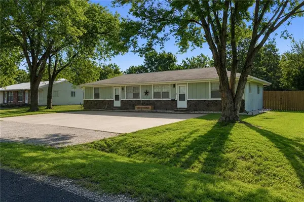 143 SE 411 RD, Warrensburg, MO 64093