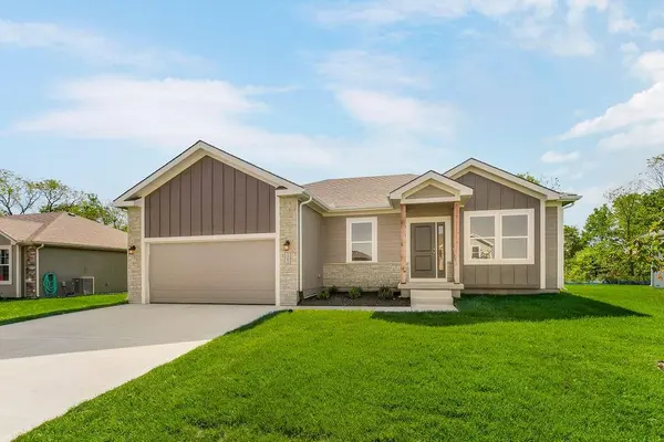 700 Blazing Star DR, Raymore, MO 64083