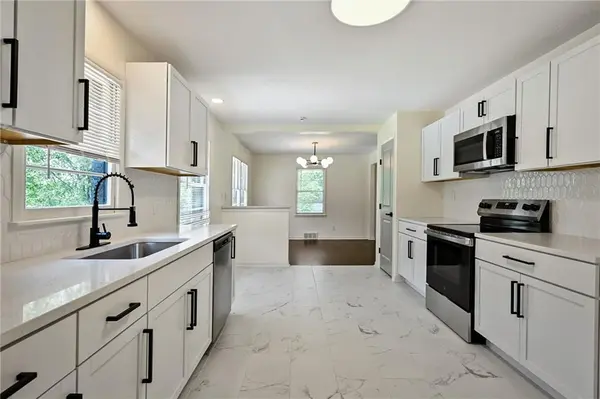 6711 N Broadway ST, Kansas City, MO 64118