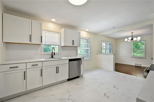 6711 N Broadway ST, Kansas City, MO 64118