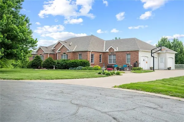 19704 Red Oak BLVD, St Joseph, MO 64505