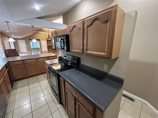 912 Briarwood LN, Nevada, MO 64772