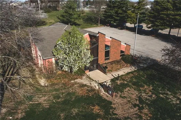 1702 Buckingham ST, St Joseph, MO 64506