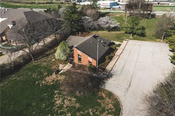 1702 Buckingham ST, St Joseph, MO 64506