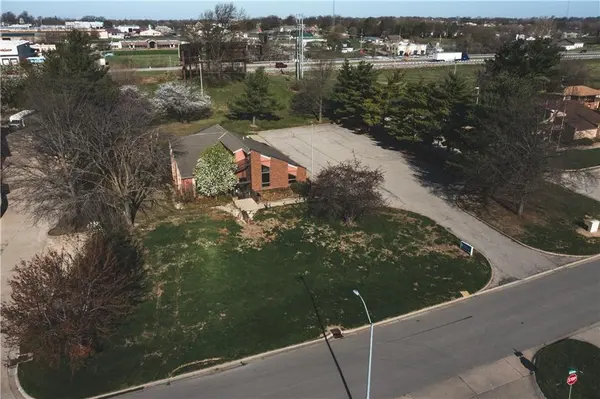 1702 Buckingham ST, St Joseph, MO 64506