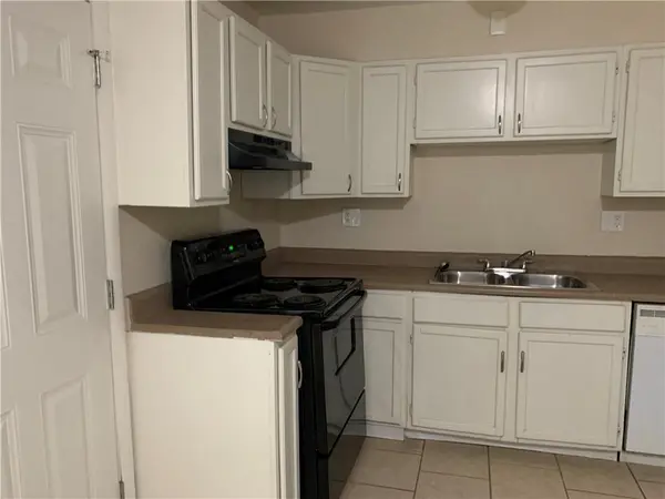 10821 BENNINGTON AVE, Kansas City, MO 64134